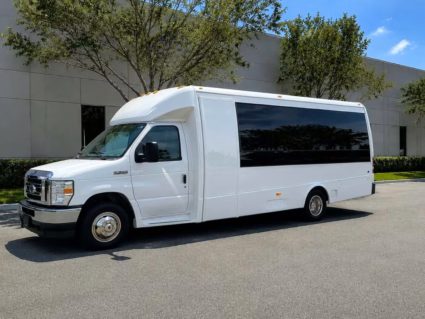 hammond 15 passenger minibus rental