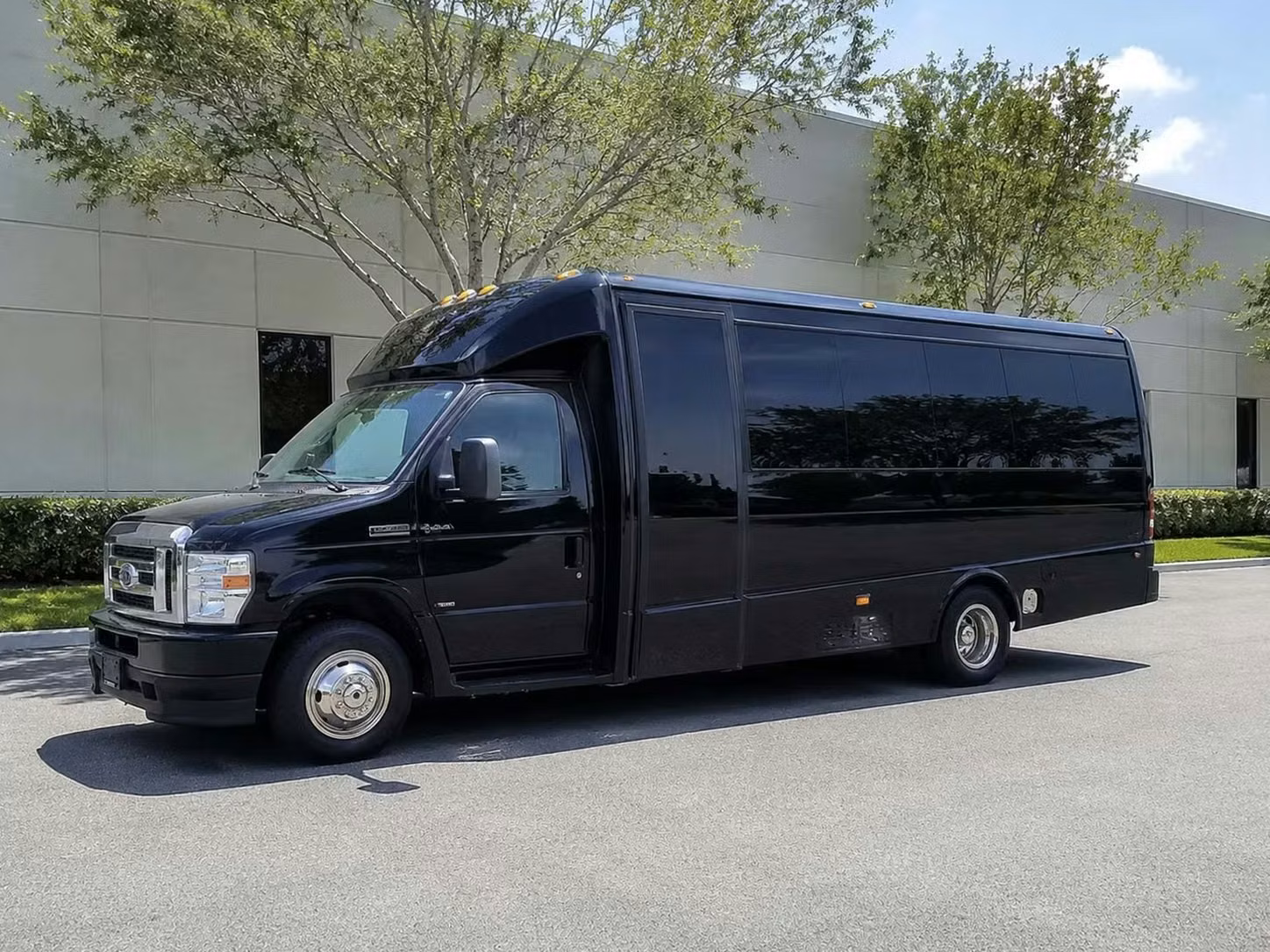 hammond 18 passenger minibus rental