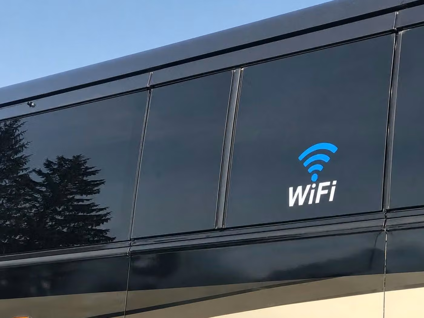 hammond 18 passenger minibus wifi