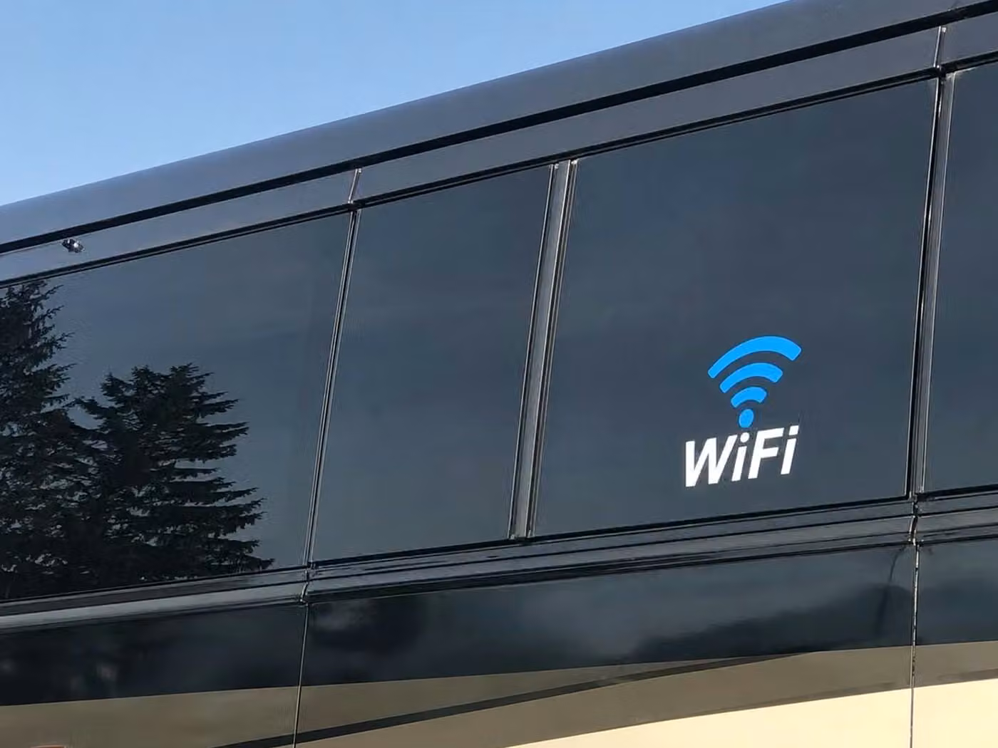 hammond 30 passenger minibus wifi