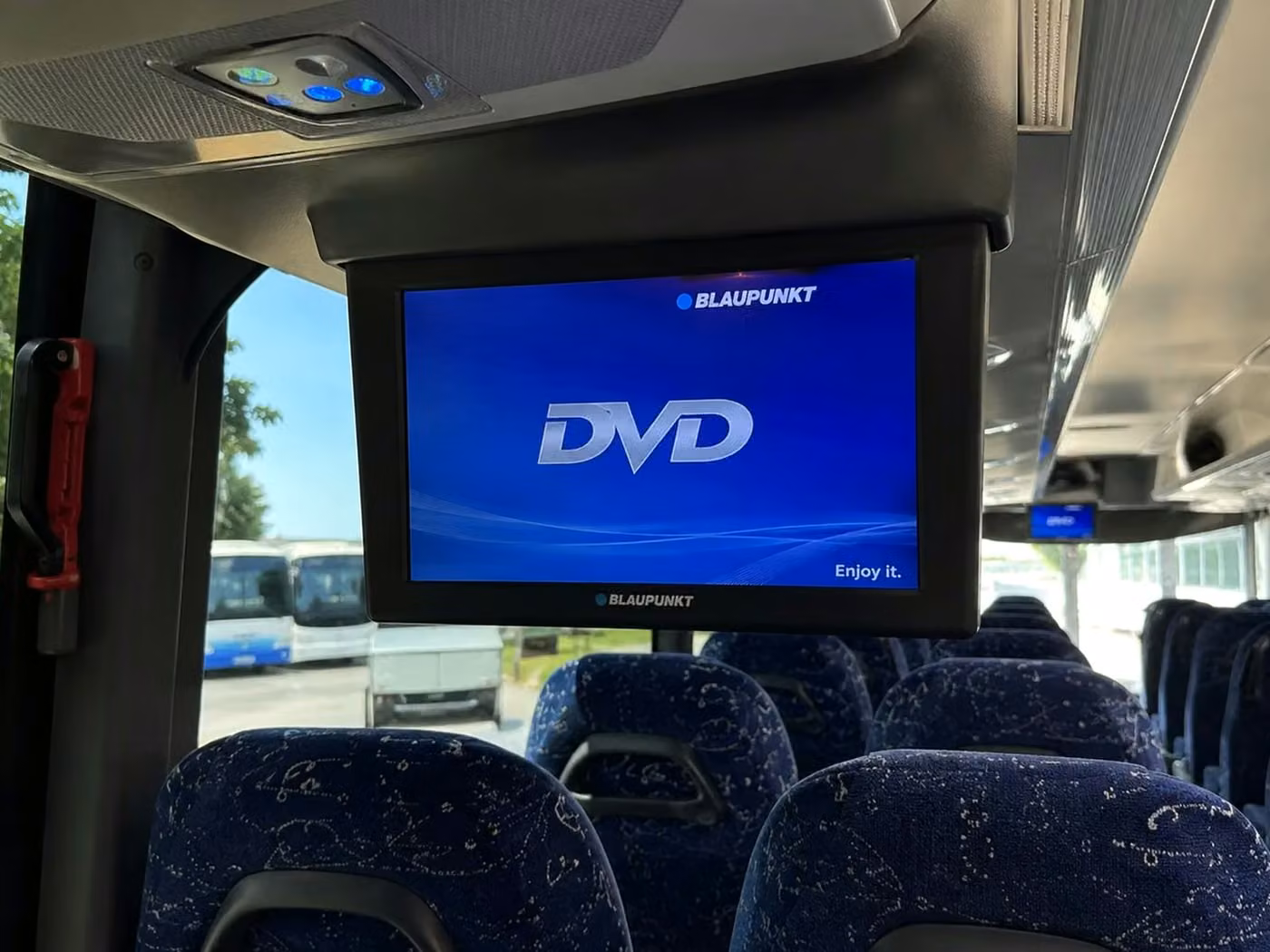 hammond 56 passenger charter bus tvs