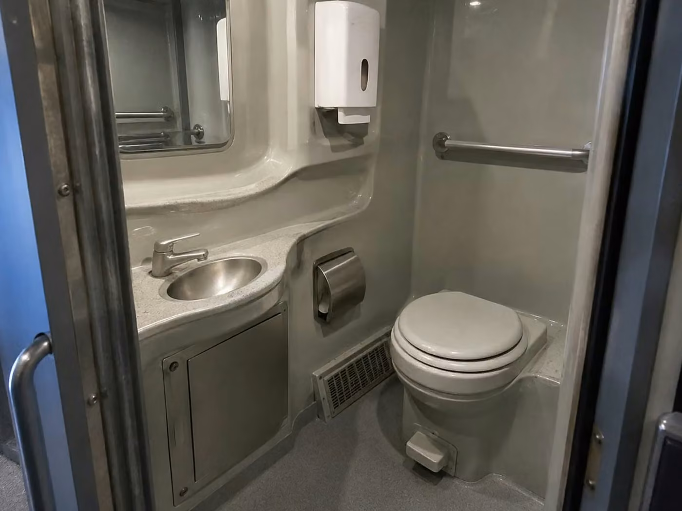 hammond charter bus onboard restroom